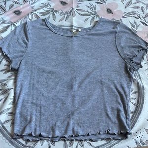 Gray ruffled sleeved ruffled at the bottom, comfy stretchy